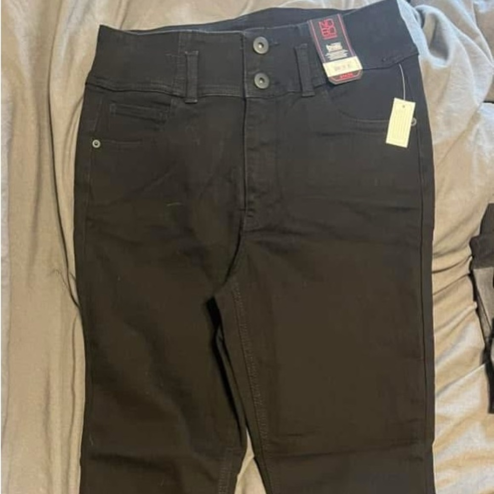 No Boundaries Black Capris